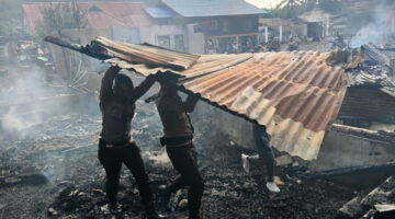 Quick Respon Brimob Polda Aceh Pasca Kebakaran Rumah Warga di Desa Ulun Tanoh Gayo Lues